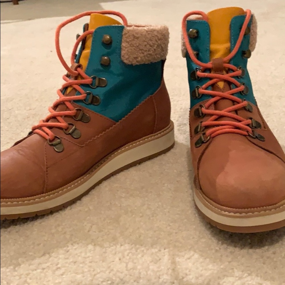 TOMS boots